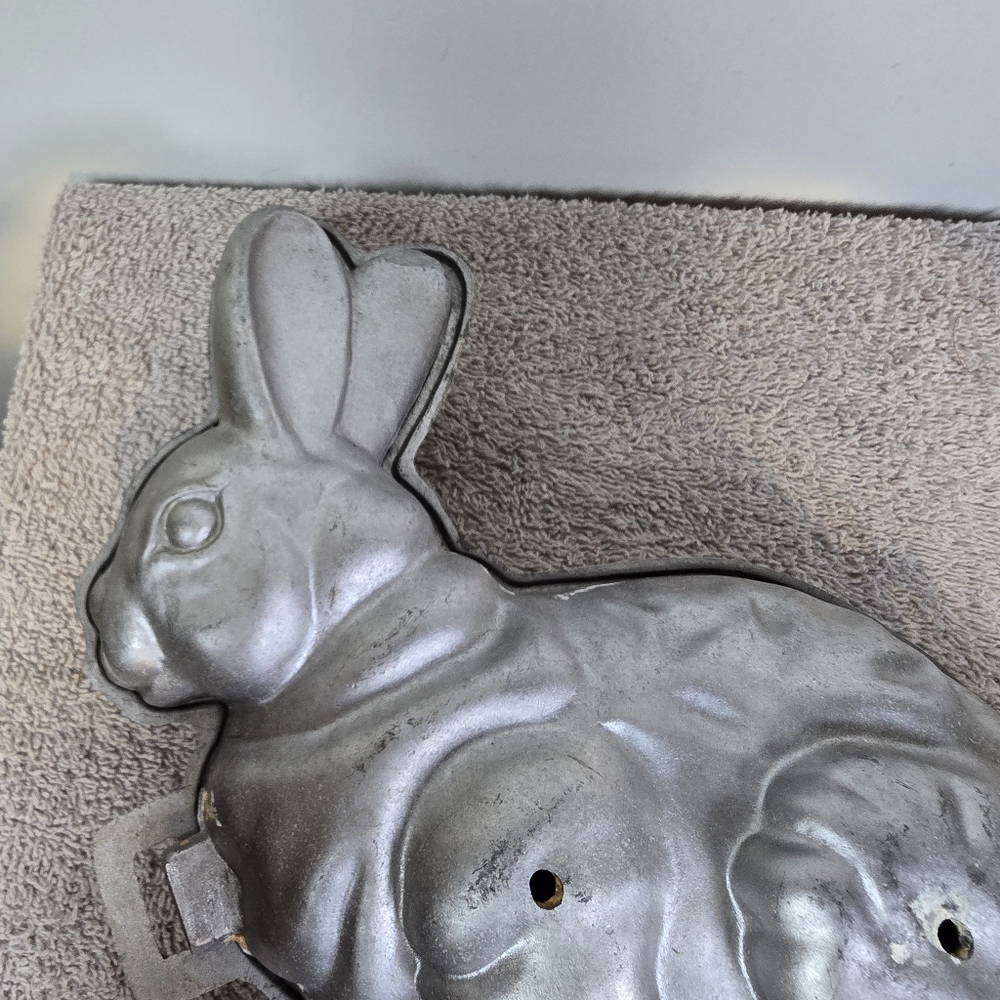 Silver Rabbit Cake Mold - Picture 7 of 13